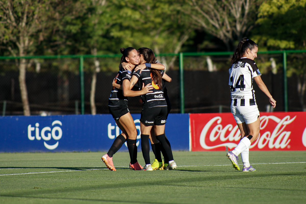 SuperCopaAPF's tweet photo. ⏱ 25’
➡ @LibertadFutFem 0
➡ @ClubOlimpiaFeme 1
#SupercopaFEM 🏆
#FinalDeCampeonas 🙌 https://t.co/VSMYscqJla