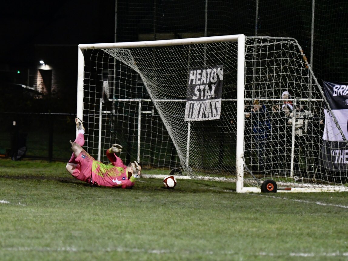 StanSnaps's tweet image. A couple of on the whistles from tonight’s @Heatonstan draw with @DunstonUTSFC.