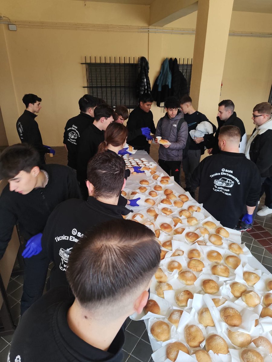 SAFAAlcala's tweet photo. ☕🍫 DESAYUNO SOLIDARIO #Solidaridad #EnSAFAAlcaláLaReal‼️

¡Un año más, nos ponemos manos a la obra para ayudar a quienes más lo necesitan! 🙏

➡️ En SAFA Alcalá la Real volvemos a organizar nuestro #DesayunoSolidario para apoyar la increíble labor de @Entreculturas 
👇🏻👇🏻👇🏻 https://t.co/ATjd6D9TAX