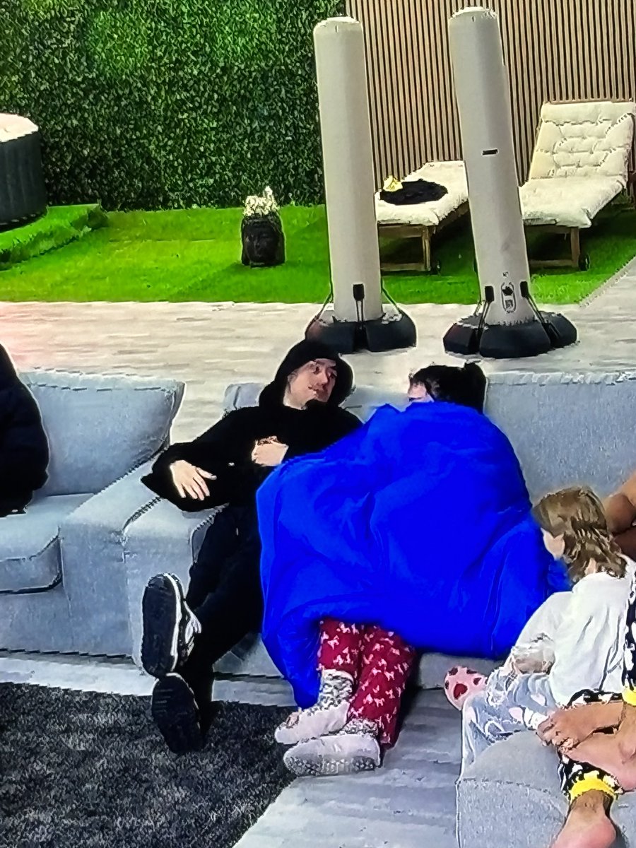 Todas hemos estado enamoradas de un cani cariño, yo te entiendo  #LaCasaDeLosGemelos2D9