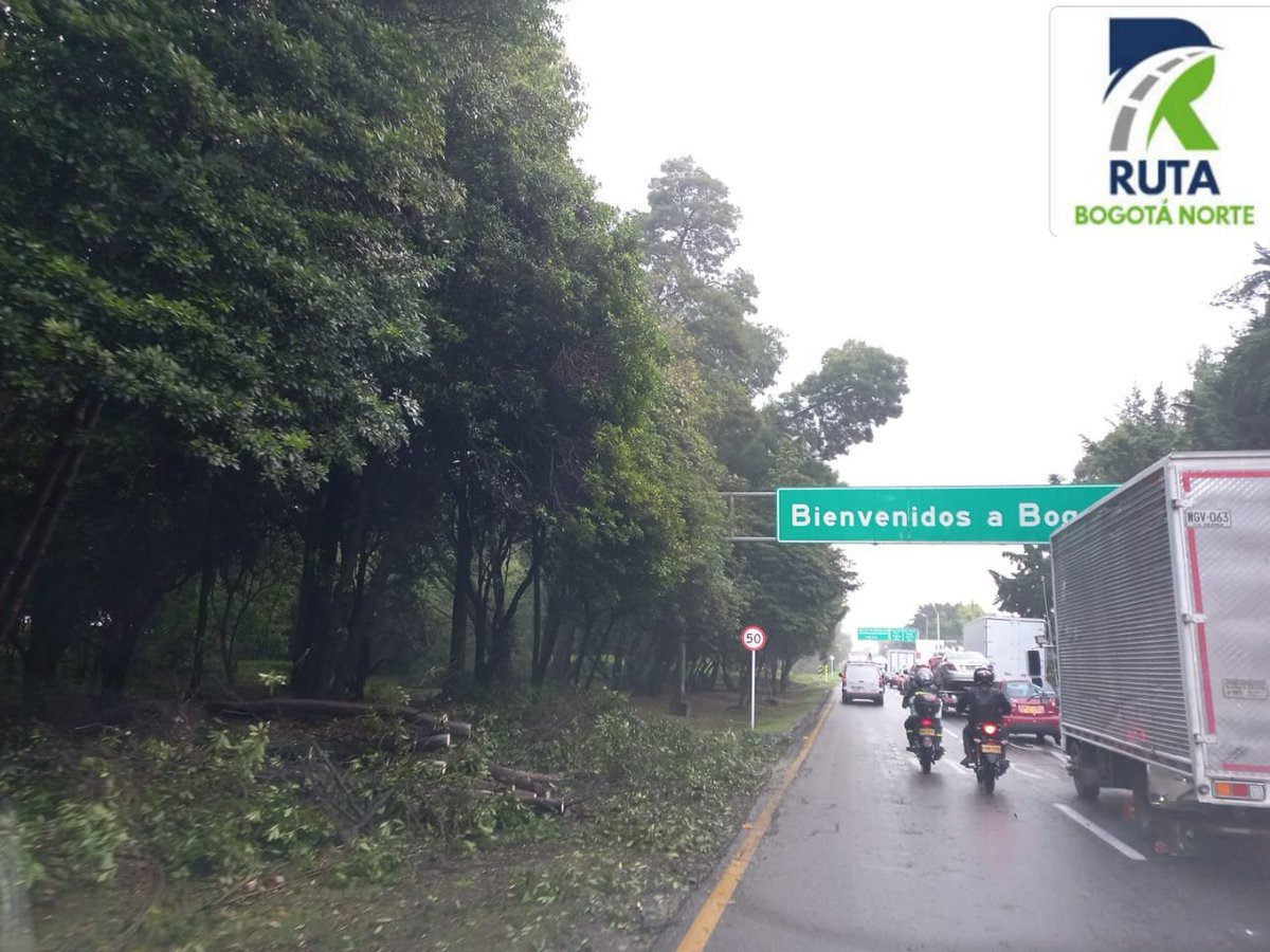 #Actualización | 5:00 p.m. ✅ La obstrucción en la vía a la altura de la calle 243 sobre #AutopistaNorte en sentido Chía→Bogotá ha sido despejada. El tráfico ha vuelto a la normalidad. Gracias por su comprensión #RutaBogotaNorte.