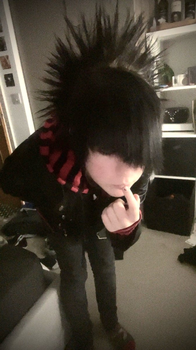 XxPOSERxX tweet media