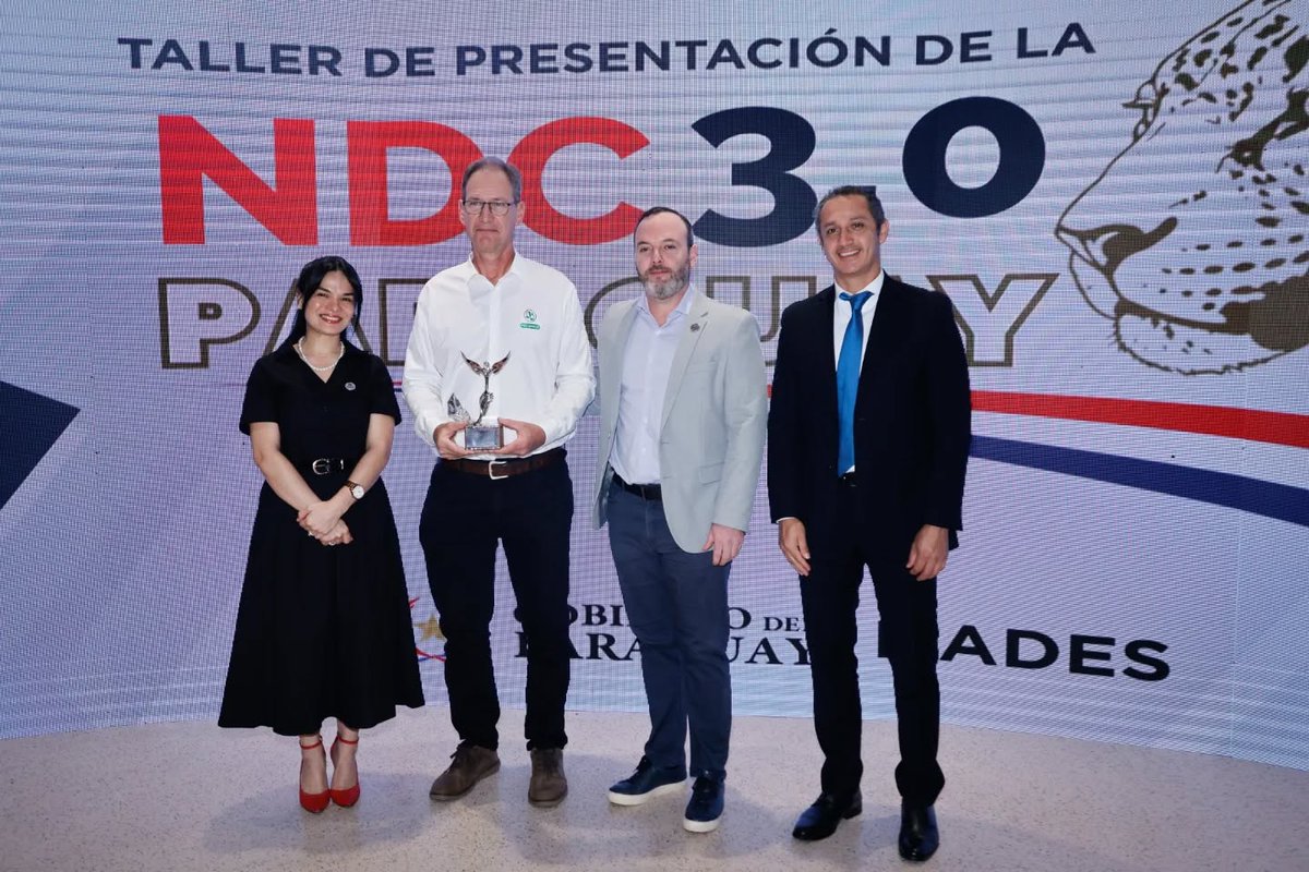mambiente_py's tweet photo. MADES reconoce participación de sectores en la construcción de la NDC 3.0  https://t.co/s4VV6Nzapm https://t.co/AhF2cZYKLc