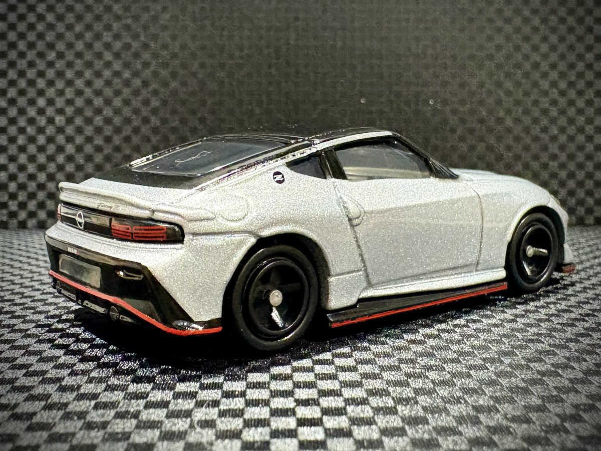 FAIRLADY Z NISMO 日産自動車特注トミカでブリリアントシルバー