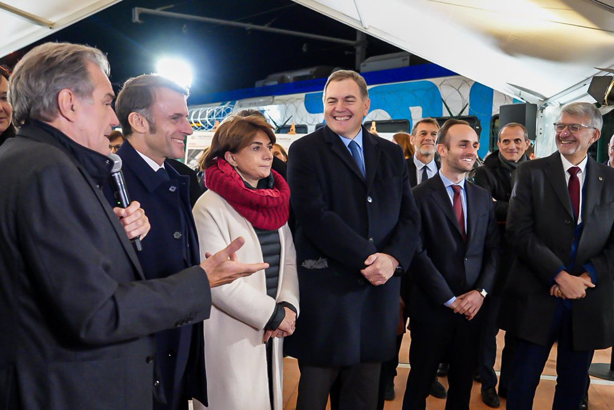 Avec <a href="/EmmanuelMacron/">Emmanuel Macron</a>, lancement des travaux de la gare Saint-Charles !

La Ligne nouvelle Provence Côte d'Azur, c'est aussi le RER métropolitain et le maillon fort du corridor ferroviaire européen Barcelone-Gênes.

Un chantier de 3,6 milliards d'€ à Nice, Toulon et Marseille.