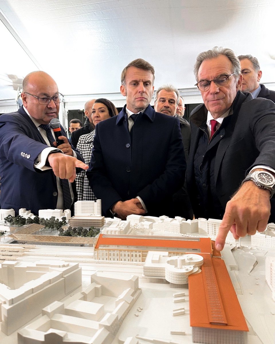 RenaudMuselier's tweet photo. Avec @EmmanuelMacron, lancement des travaux de la gare Saint-Charles !

La Ligne nouvelle Provence Côte d'Azur, c'est aussi le RER métropolitain et le maillon fort du corridor ferroviaire européen Barcelone-Gênes.

Un chantier de 3,6 milliards d'€ à Nice, Toulon et Marseille. https://t.co/VlsaUljaOZ