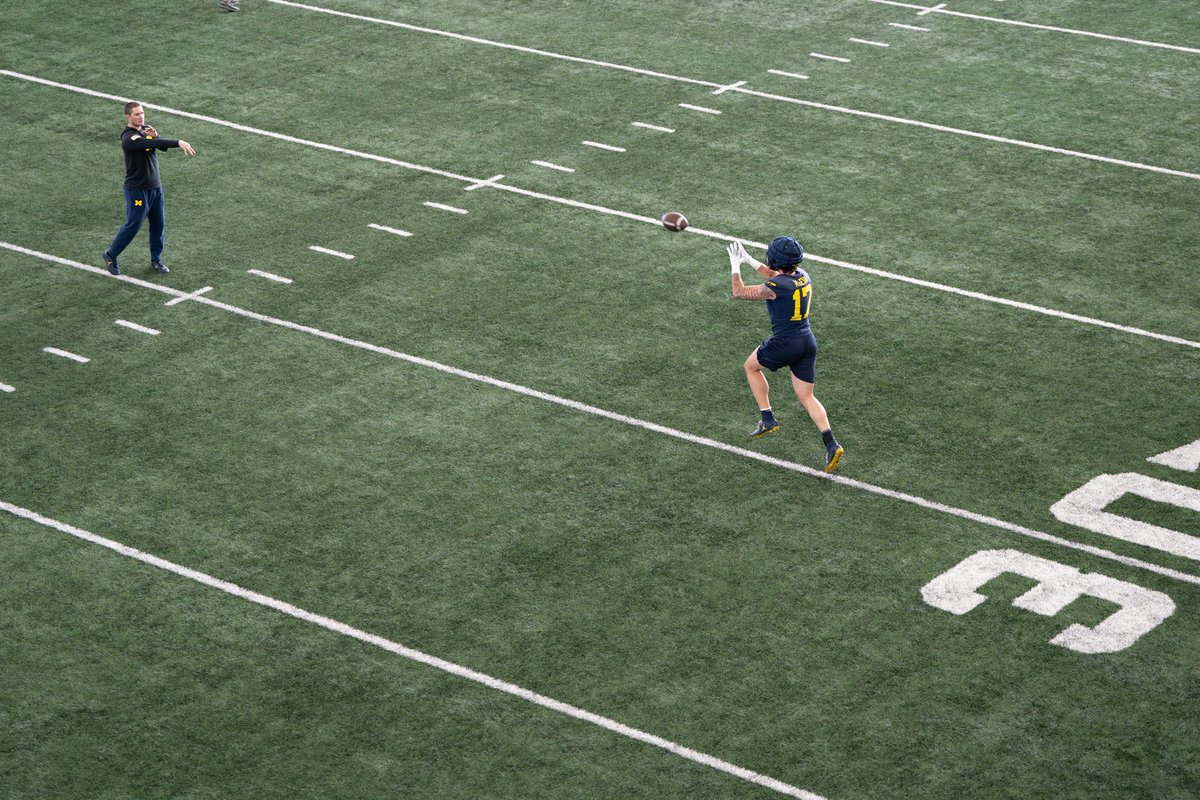 UMichFootball's tweet photo. Progress 📈 https://t.co/A201YONMNs