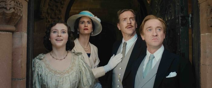FanFunDamian's tweet photo. NOW open in the US and the UK! #FackhamHall is the comedy I didn’t know I desperately needed — British deadpan, pure nonsense, and #DamianLewis stealing every scene 🎩 My full review is here: https://t.co/kFCnA3i7Ub #TomFelton #ThomasinMcKenzie #KatherineWaterston #BenRadcliffe https://t.co/4IQ7gYFcmX