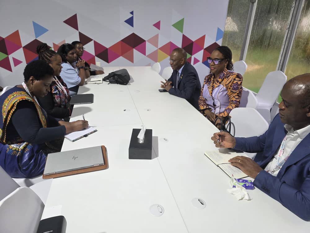 16/12/2025| En marge de la #COSP11 (11ᵉ session de la Conference of the States Parties) à Doha, j’ai eu l’honneur de recevoir ce mardi 16 décembre 2025, mon homologue sud-africaine, S.E. Mme Mmamoloko Kubayi, ministre de la Justice et du Développement constitutionnel.
Nos