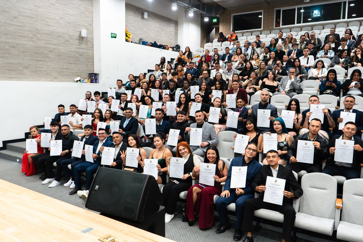 CFAFC_DC's tweet photo. ✨Así vivimos nuestros #Grados2025
Talento que se forma, pasión que se convierte en profesión.
💚Graduación SENA de técnicos y tecnólogos en deportes, audiovisuales, música y artes escénicas.
El escenario es suyo. 🎓
#SENA #GraduaciónSENA #TalentoSENA #FormaciónParaElTrabajo https://t.co/SjP7fV4yqp