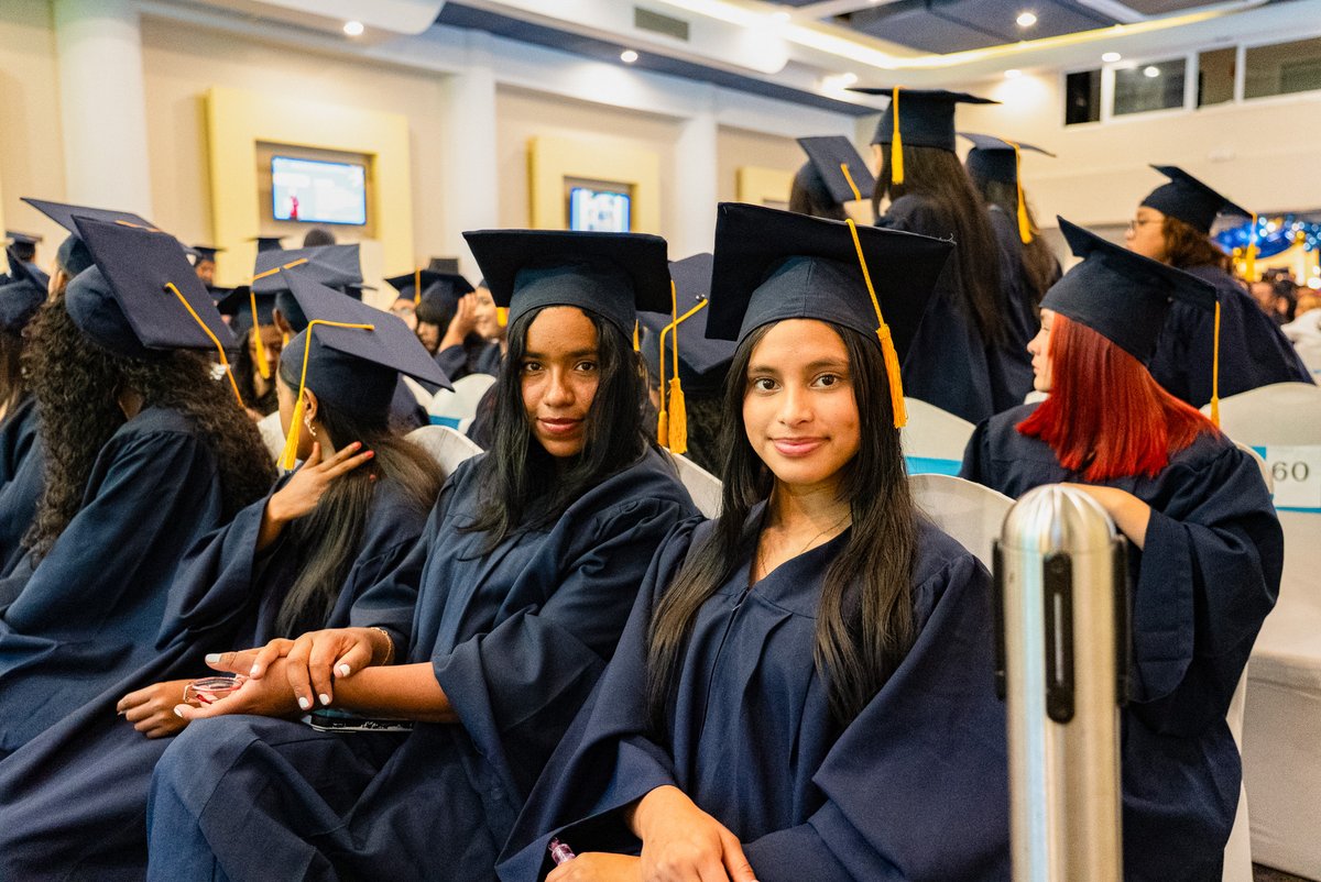 IHER_Central's tweet photo. Graduaciones domingo 14 de diciembre de estudiantes de Noveno grado y Bachillerato en Ciencias y Humanidades de la sede y subsedes de IHER en Francisco Morazán. 👨‍🎓👩‍🎓🎊

¡FELICIDADES A TODOS LOS GRADUANDOS! 🥳🎓 https://t.co/ux9umjc6zr