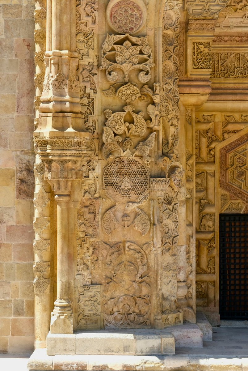 _ClassicalSoul's tweet photo. Sivas Divriği Grand Mosque, Turkey https://t.co/VyhLrVzR45