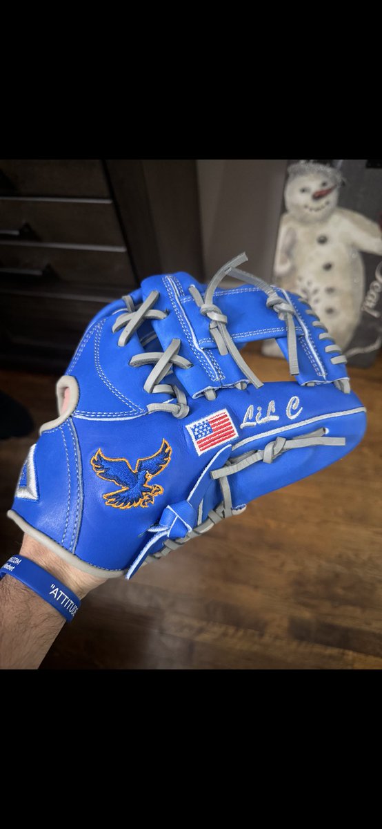 CoachAJGonzo's tweet photo. Thank you to our good friends over @Akadema for getting our guys glove’s!

🔵🟠 https://t.co/7lKDZ6RG6h