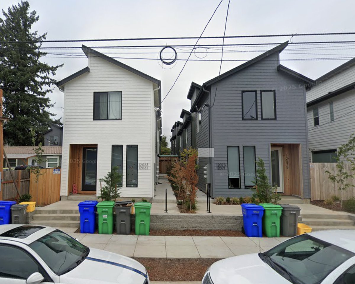 CohenSite's tweet image. In Portland, they're putting six 850 sf townhome units with no parking on 50'x100' lots