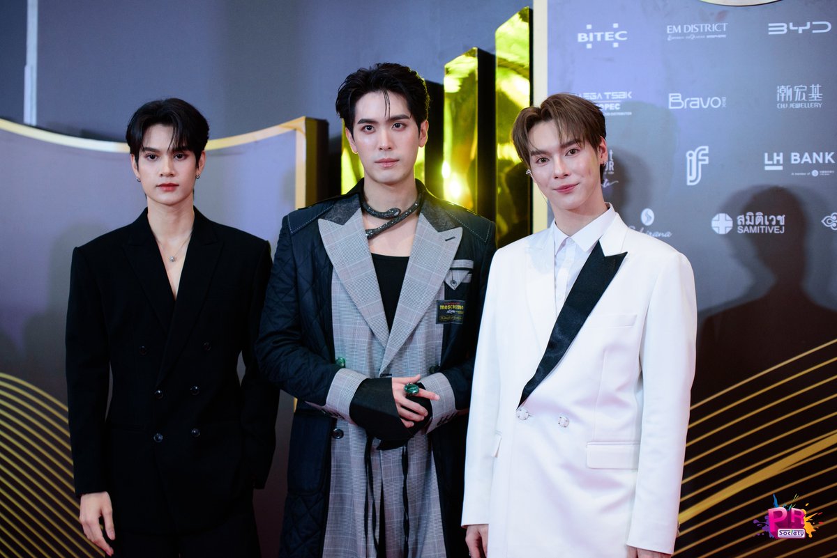 [เก็บตก] สามหนุ่ม “ตั้ว-เป็นต่อ-เตนนท์” ในงาน “2025 Thailand Headline Person Of The Year Awards” 

#TouKanisorn #PentorJrp #PENTOR
#TenonTeachapat #Tenontp 
#PersonOfTheYearAwards2025