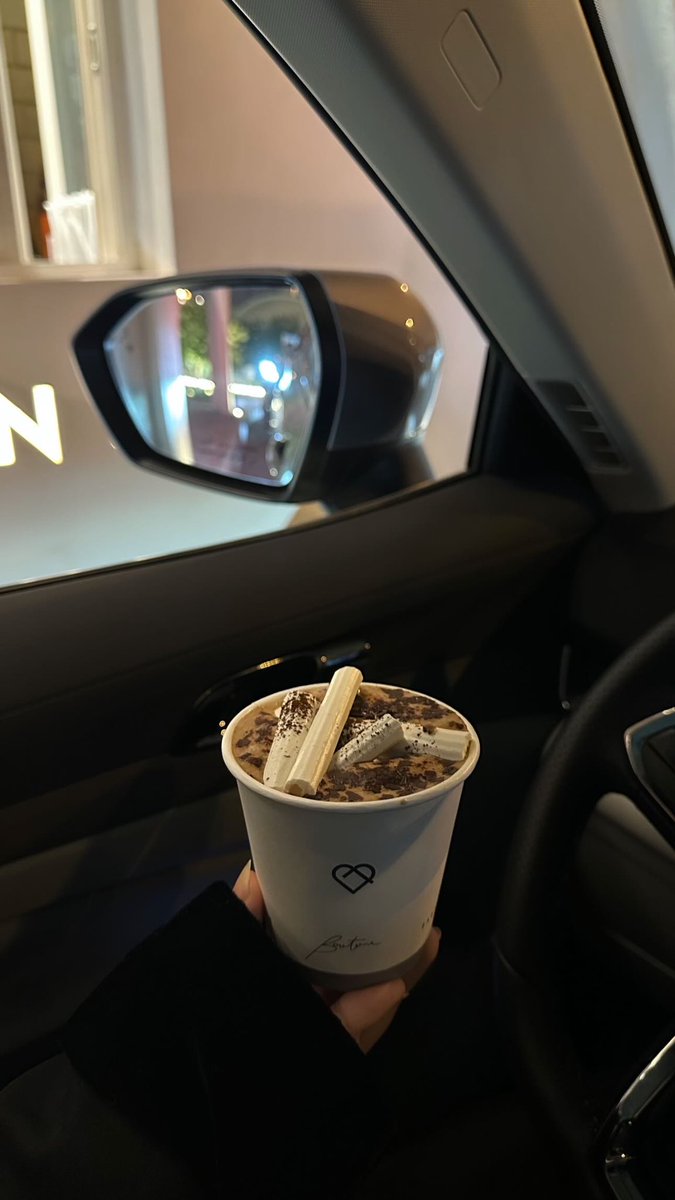 maraiemx's tweet photo. Hot chocolate szn 🤍 https://t.co/GR2B0peP9n