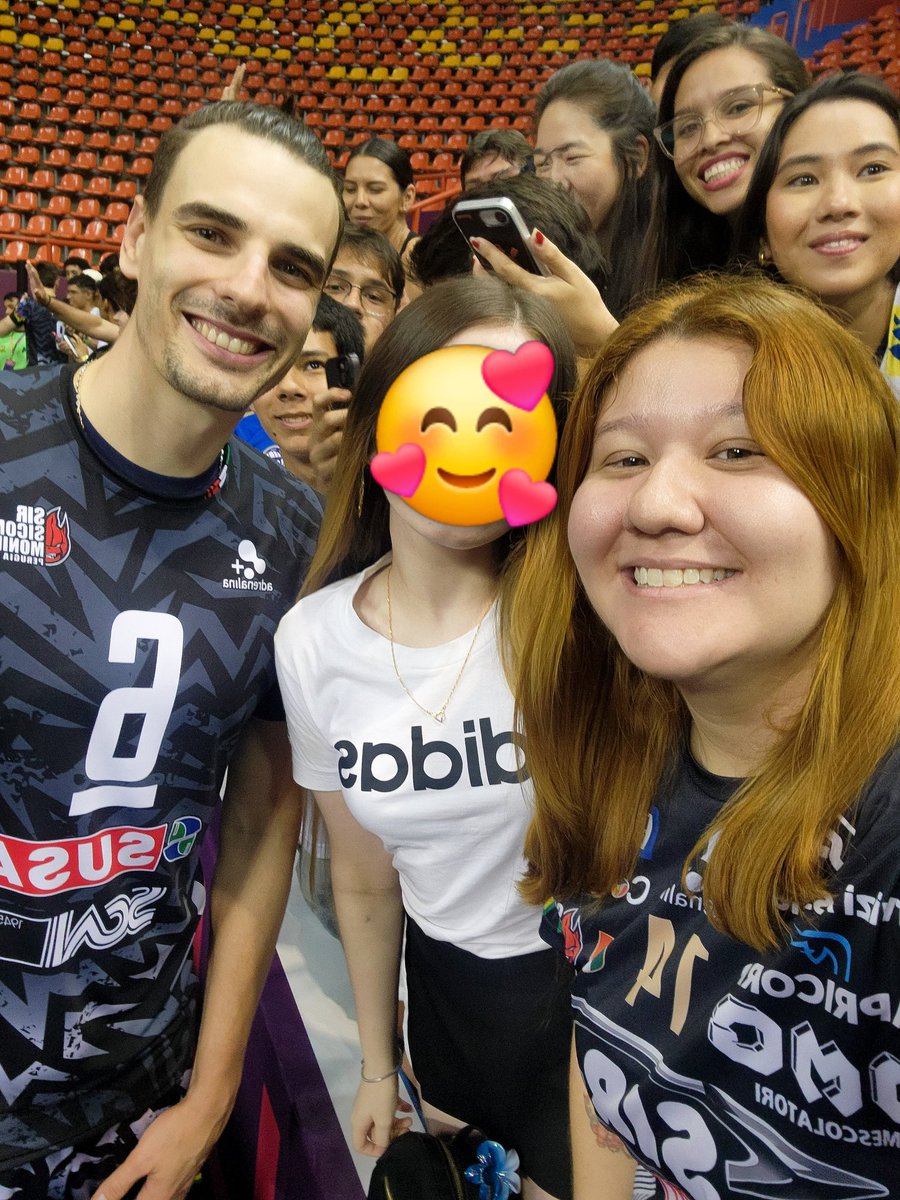 AkaiIshikawa's tweet image. Ele adorou a gente hoje gritando "Gianneli, Gianneli" em coro e ainda pediu bis, que alegria e privilégio imenso poder ver ele de pertinho hoje

Simplesmente Simo 🇮🇹❤️

#BlockDevils
#ClubWCH 
#CWCH