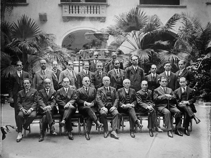 RBEZZATO's tweet photo. #1925Live. 16 de Diciembre de 1925.
Diplomáticos extranjeros, entre ellos el representante argentino Honorio Pueyrredón, se reúnen para un almuerzo en Washington, DC, en honor a Beltrau Mathieu, el embajador de Chile en los EE.UU., quien pronto dejará su cargo. https://t.co/Q5puhdWfsw