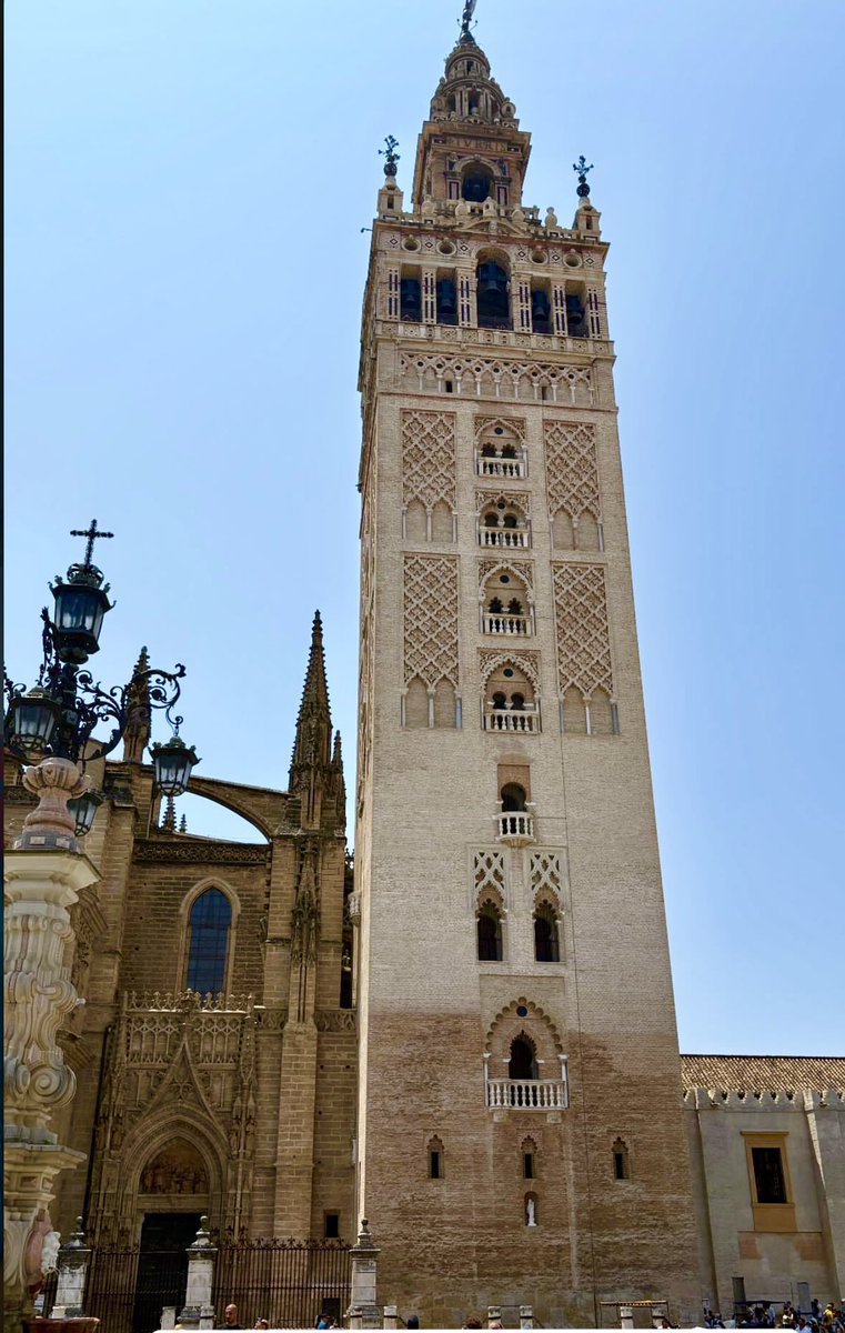 avukathicran's tweet photo. @islamic_RT Endülüs’ün sessiz tanığı İşbiliye Ulu Camiden geriye kalan minaresi (La Giralda) https://t.co/DFc4QQv7O6