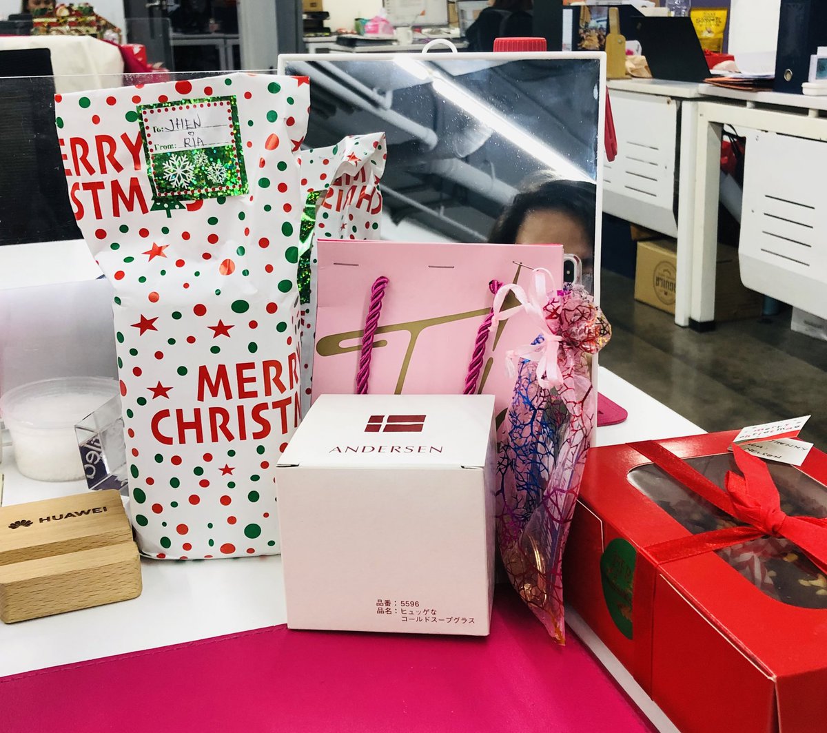 AlexaMOrtiz18's tweet photo. 🎁🎄 Thank you sa mga nag bigay.. https://t.co/8rtQpjmznr