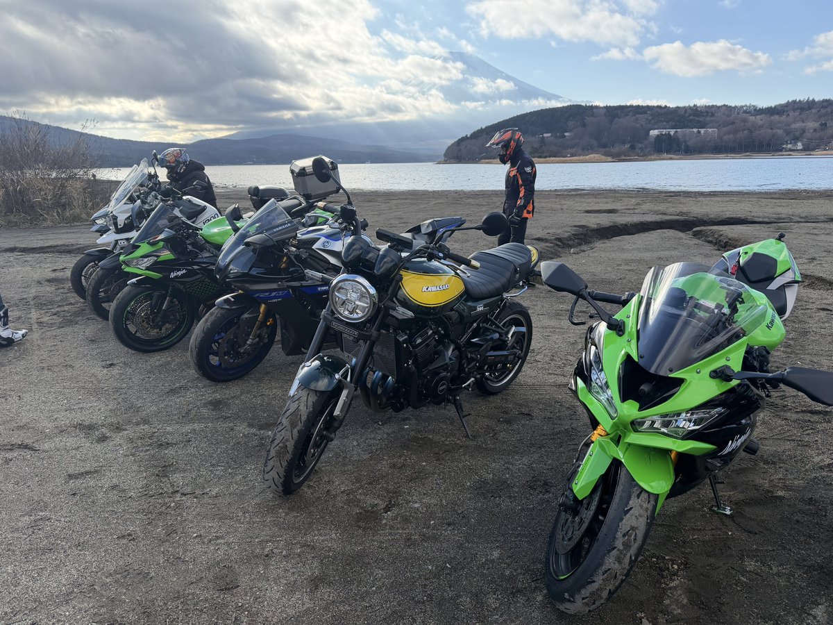 おはようございます☀
久しぶりのツーリングめちゃ楽しかった
今日も1日ご安全に