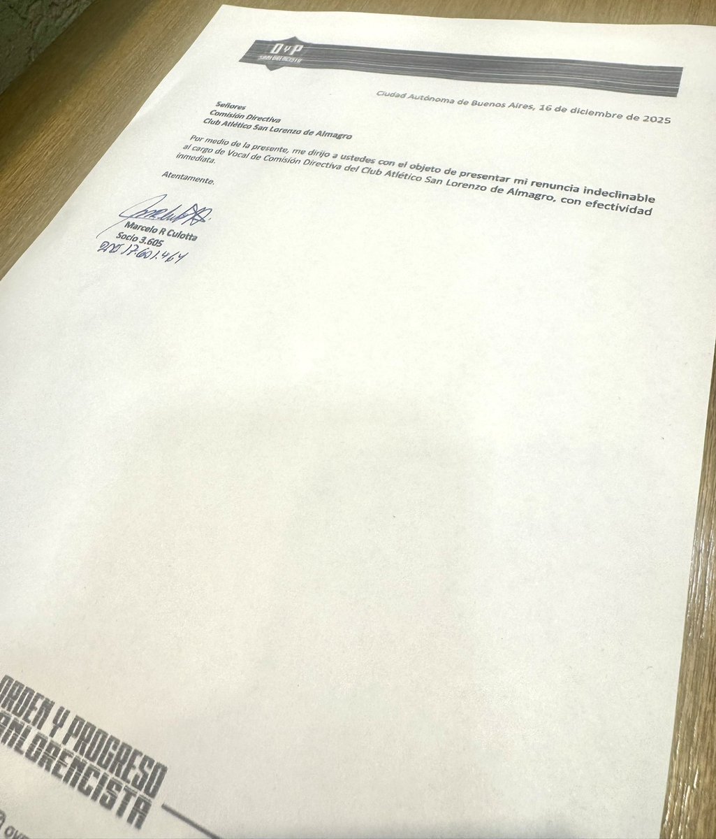 Iniciada la reunión de C. Directiva de San Lorenzo, dejé mi renuncia presentada formalmente al cargo de vocal por la oposición, más allá del intento de M. Moretti de reorganizar un gobierno totalmente agotado.