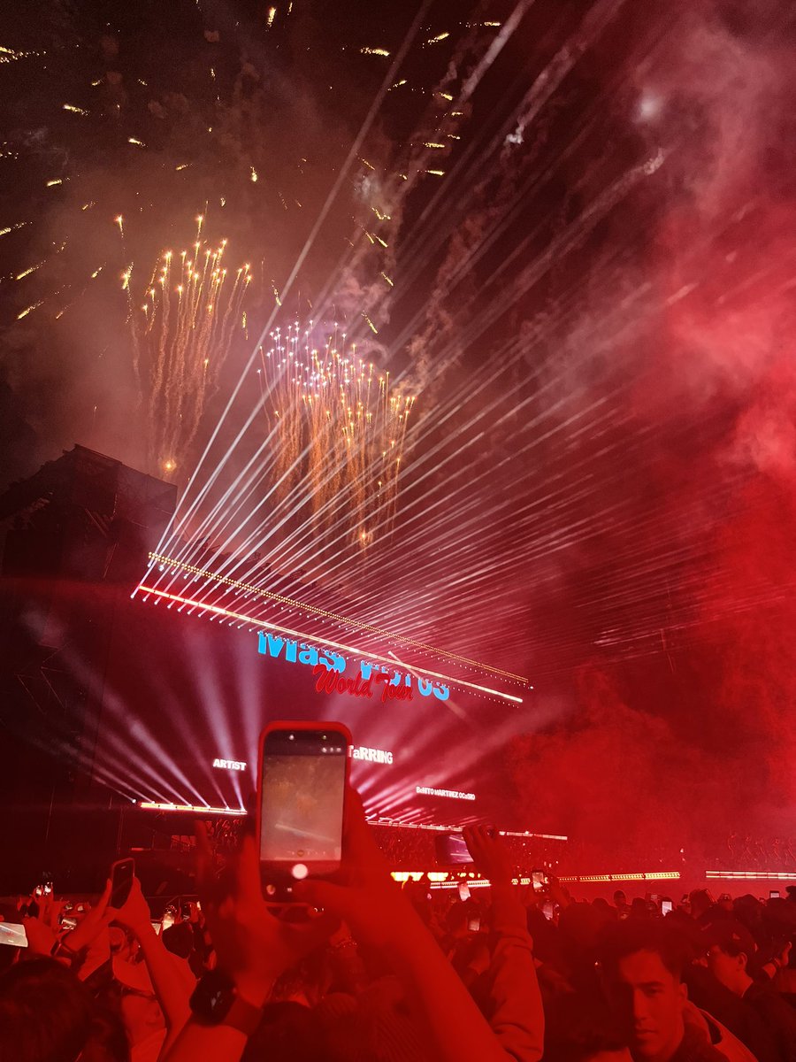 Daré mi opinión sobre el 4to concierto #DTmFWorldTour 
💣 Lo bueno, el show de Bad Bunny ¡excelso! 
🎪Lo malo, el estadio GNP no es para conciertos.
👀 Lo feo, el gandallismo de los que se meten adelante (+1.80)en las zonas no numeradas porque ven espacio y de ahí no se mueven.