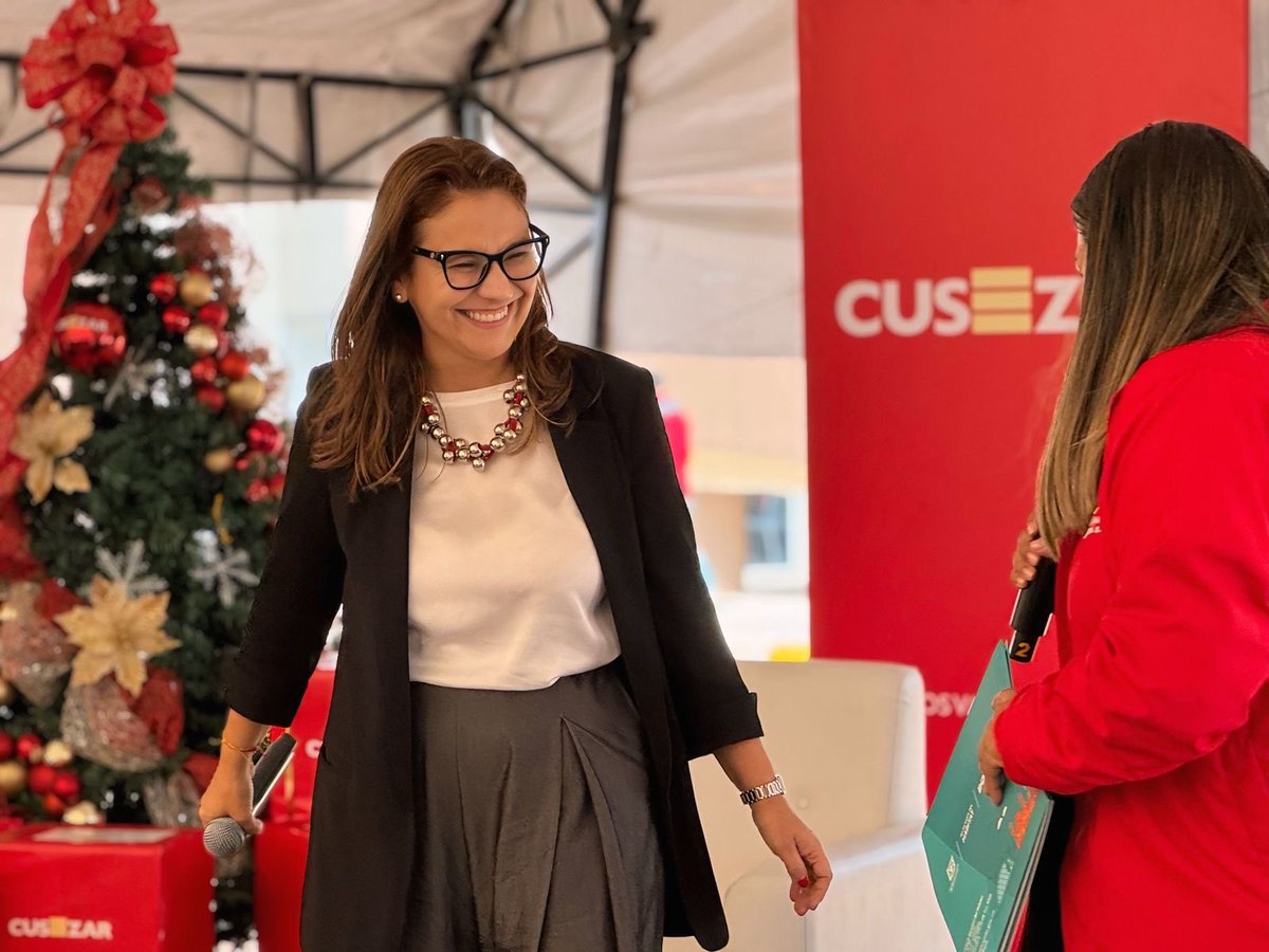 vvbernal's tweet photo. Es un orgullo poder contarles a todos los ciudadanos que entregamos hoy en la localidad de Bosa el subsidio 25.000 la administración del alcalde @CarlosFGalan.

El plan de vivienda #MiCasaEnBogotá es la política pública de vivienda social más ambiciosa de la historia reciente de @Bogota y en este momento la más importante de una ciudad en Colombia, convirtiéndose en un referente para América Latina.

Más de 60.000 ciudadanos ya ven los beneficios de este programa y cuentan con soluciones reales de vivienda, mejorando su calidad de vida, acceso a la ciudad y superando brechas de pobreza gracias a que 8 de cada 10 subsidios asignados se 
entregan a familias con ingresos iguales o inferiores a los 2 SMMLV.

Esta administración está comprometida con la superación de la pobreza, la mejora en las condiciones de vida de los ciudadanos y con la generación de empleo.

Si quieren conocer otros logros en materia de vivienda de este año liderados por @habitatbogota los invito a leer este artículo 👇
https://t.co/zwBeJrZN5T