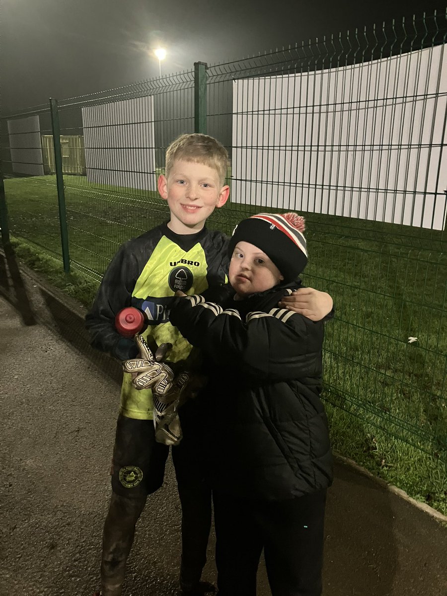 Loved watching his “G” and big bro, doing his GK session tonight down <a href="/Dunkirk_FC/">Dunkirk F.C</a> 

Even more so as he’s <a href="/NFFC/">Nottingham Forest</a> mad and his bro’s pulled this retro number out 👌🏻

<a href="/OfficialAitch/">Aitch</a>