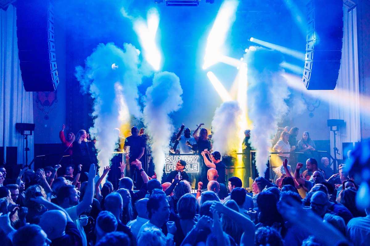 HousequakeMusic's tweet photo. Al maanden geen #tickets meer beschikbaar voor Housequake’s History of House tijdens @SundayPeople_NL XXL op 27 dec. Het enthousiasme rondom deze #show is elk jaar weer enorm en ook wij hebben hier onwijs veel zin in! 

Let op: koop kaarten uitsluitend via @TicketSwap ⚠️ https://t.co/jSVG8zEsLA
