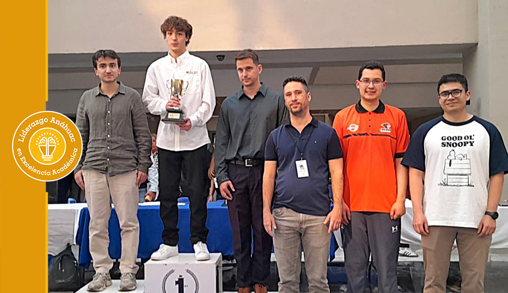 Andrey González Zharikov brilló en XIII Torneo Internacional y Nacional de Ajedrez, quedando en 5° lugar general.

Además, obtuvo el título de Maestro FIDE (FM) 👏♟
Con 2305 de Elo, se consolida como el mejor jugador juvenil Sub 18 de México.

✨ ¡Felicidades, Andrey!