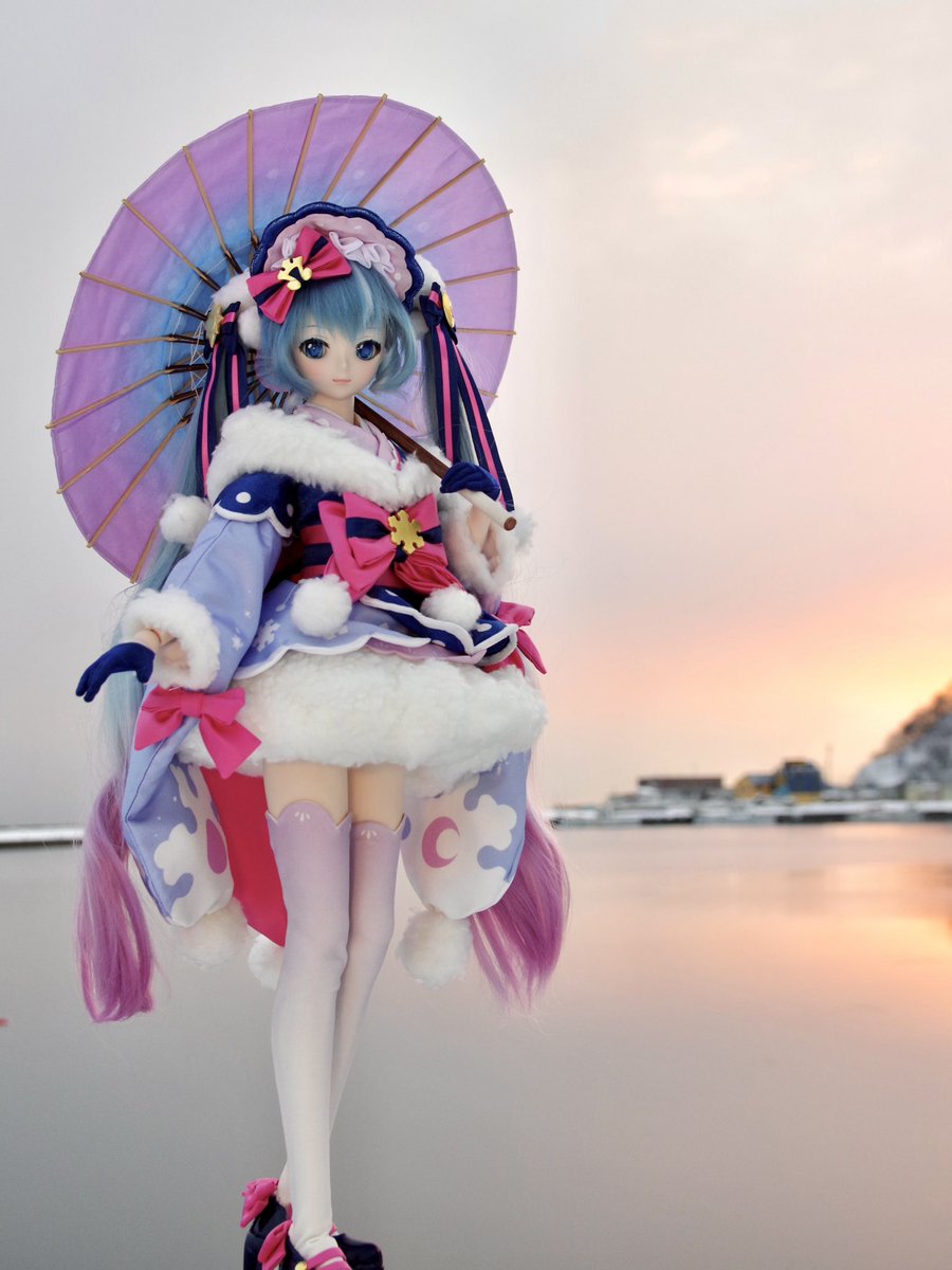 おはようございます☀水曜日です
今日は通勤電車の車窓から、すごく綺麗な朝焼けが目に飛び込んできました
個人的には、冬の朝焼け＝冬麗
と刷り込まれており（笑）
これからの季節は、この子を思い浮かべることが多くなりそうです
では本日もぼちぼちと❄️