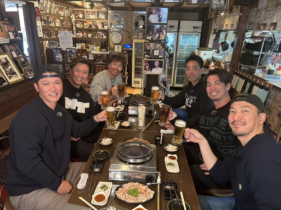 巨人坂本勇人、楽天前田健太ら88年世代6人組が1・4放送BSフジ「実況解説野球旅」に出演（日刊スポーツ）-Yahoo!ニュース news.yahoo.co.jp/articles/6413d…

巨人坂本勇人、楽天前田健太、広島秋山翔吾、中日大野雄大、元DeNAの梶谷隆幸氏、元ヤクルトの上田剛史氏が出演した。