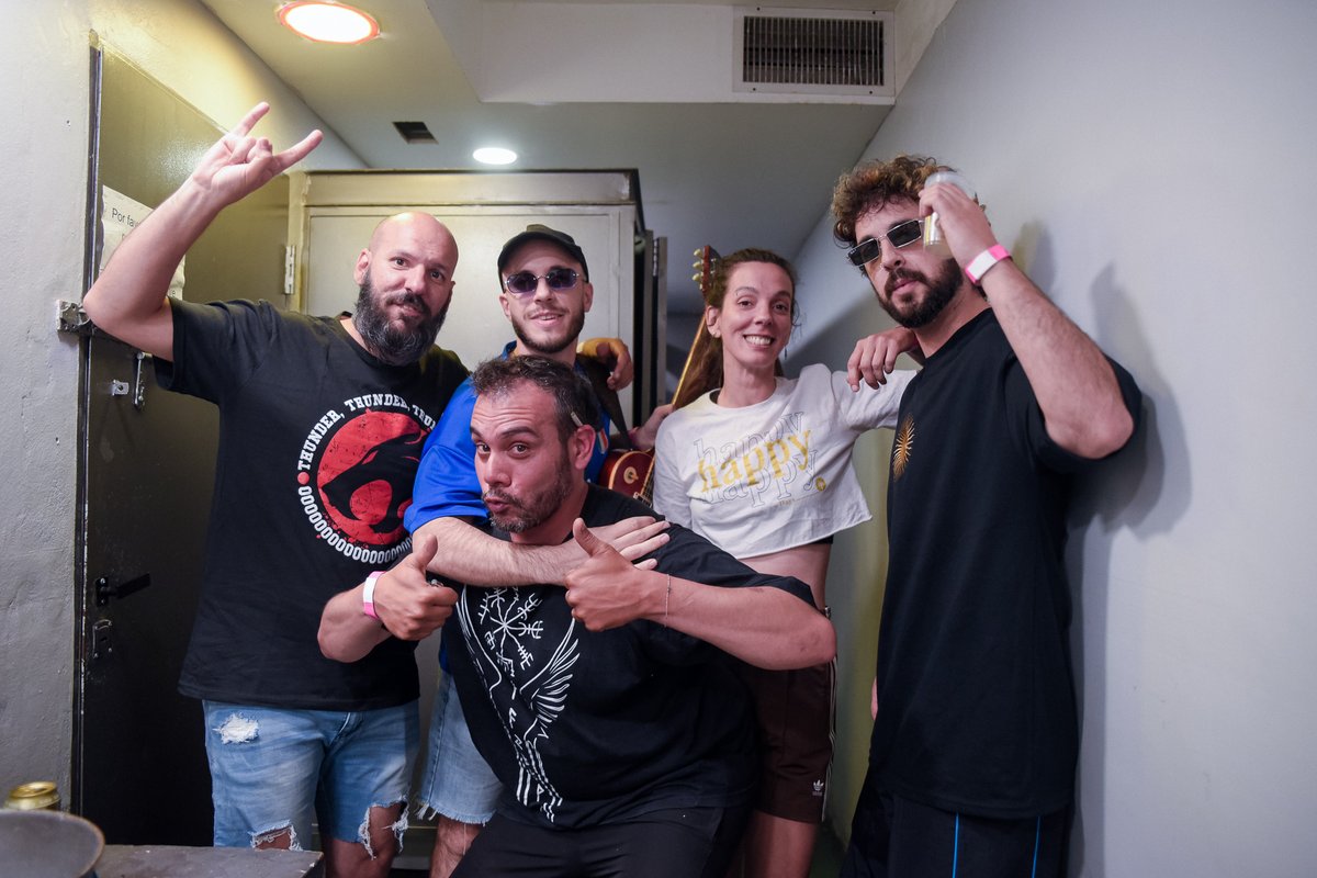 Este viernes
Esta Banda
en el Favaloro
Loros!

Saquen anticipadas
mianticipada.com/2025-12-19---M…