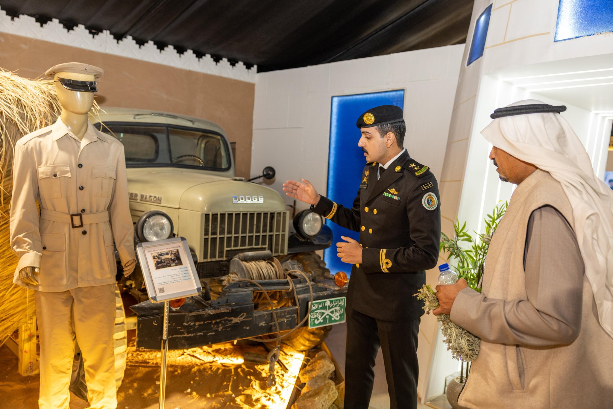 أول دورية ساحلية تجذب زوار واحة الأمن #مهرجان_الملك_عبدالعزيز_للإبل10 