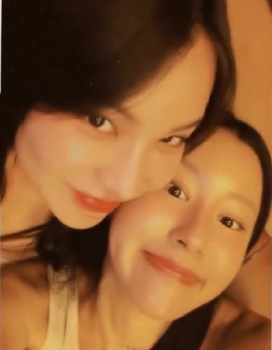 LJLuthors's tweet photo. Janjaneciize siendo las más pegajosa 

#kapookciize #กระปุกไซซี 
#Janjingjing #แจนจิงจิง
#KaoJaneJaneKao #เก้าเจนเจนเก้า https://t.co/HcpsO2Nfwc