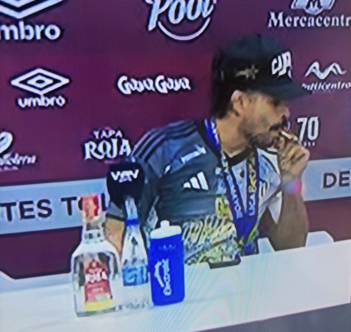 SOLO_JUNIOR's tweet photo. “Podes hablar cuando ganas. Estos es para todos los que hablaron mierda”

“Les gusta el quilomobo. Ahora el quilombo está en el vestuario”: 

JAVIER BÁEZ https://t.co/LqT4cfgHB3