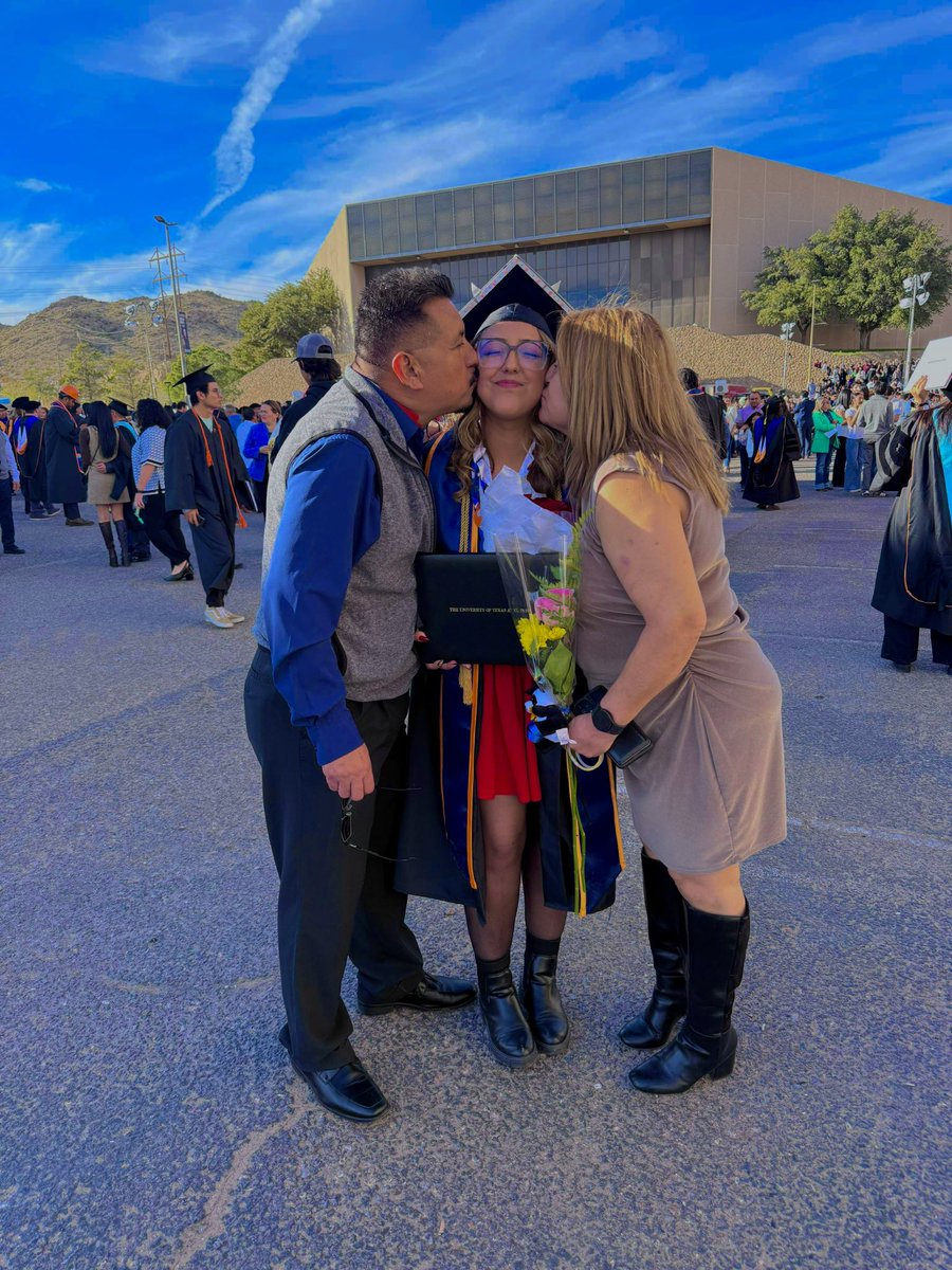 EmilyyAnn0210's tweet photo. College graduate ✅ https://t.co/ZE4gwapkjD