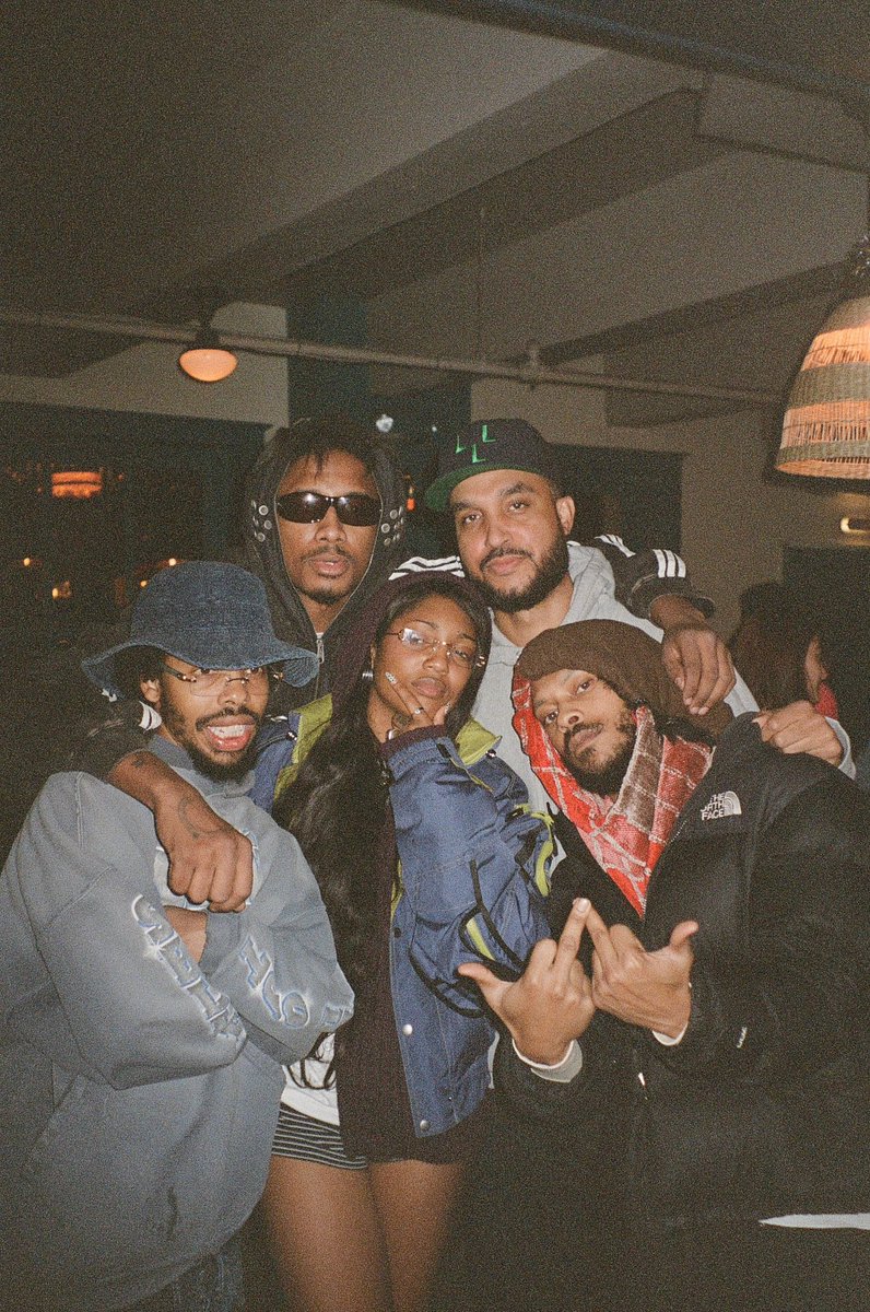 pronouncedliv's tweet image. My neegasssss