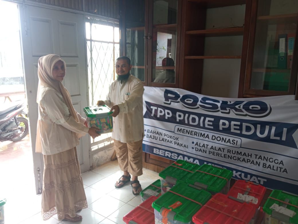 Pemerintah &amp; seluruh elemen masyarakat bergerak tiada henti  memberi bantuan untuk wilayah  terisolasi bencana di Sumatera 
#KemendesPDTPeduliBencana
#MenteriDesaPeduliBencanaSumatera
#PendampingDesaPeduliBencana 

<a href="/prabowo/">Prabowo Subianto</a>
<a href="/YandriSusanto/">Yandri Susanto</a>
<a href="/ArizaPatria/">Ariza Patria</a>