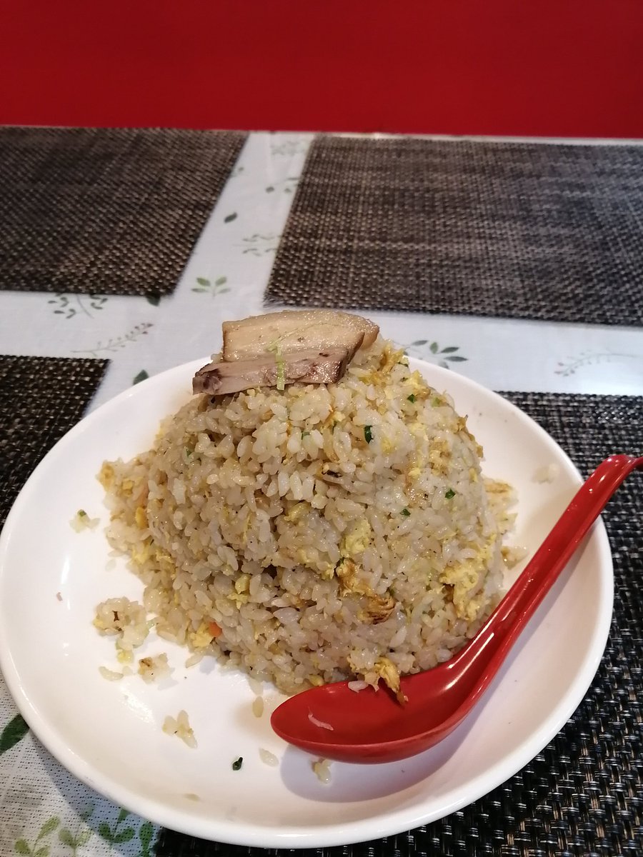 先日食べた淡路のスピリッツさんのタワーチャーハン。写真ではタワー感が伝わりませんが、かなりの量でした。
他にも魅力的な丼もあり、ラーメン（山城さん、縁乃助さん、Nakagawaさん）以外に淡路の選択肢が増えました。