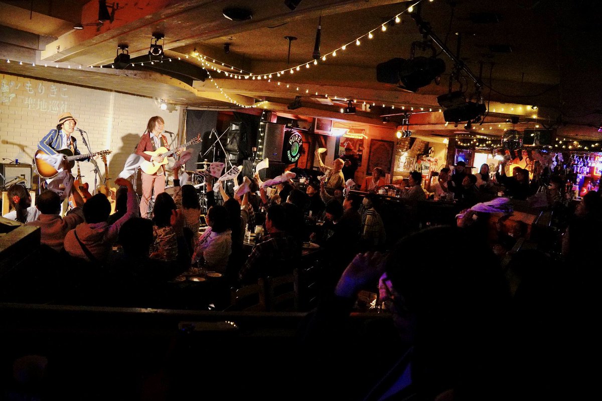 junnykiko4969's tweet image. 【熟成させたJブログ】
怒涛な師走前半を越えようやくワンマンライブを振り返りました。2回に分けてお届けします。
#横浜 #サムズアップ #THUMBSUP #ワンマンライブ #27周年 #もりきこ #JUNNYブログ 
Photo by #涼たん

▼12/7 #聖地巡礼 前編 ～マジカルハーモニーな幕開け  blog.livedoor.jp/junny_moon/arc…