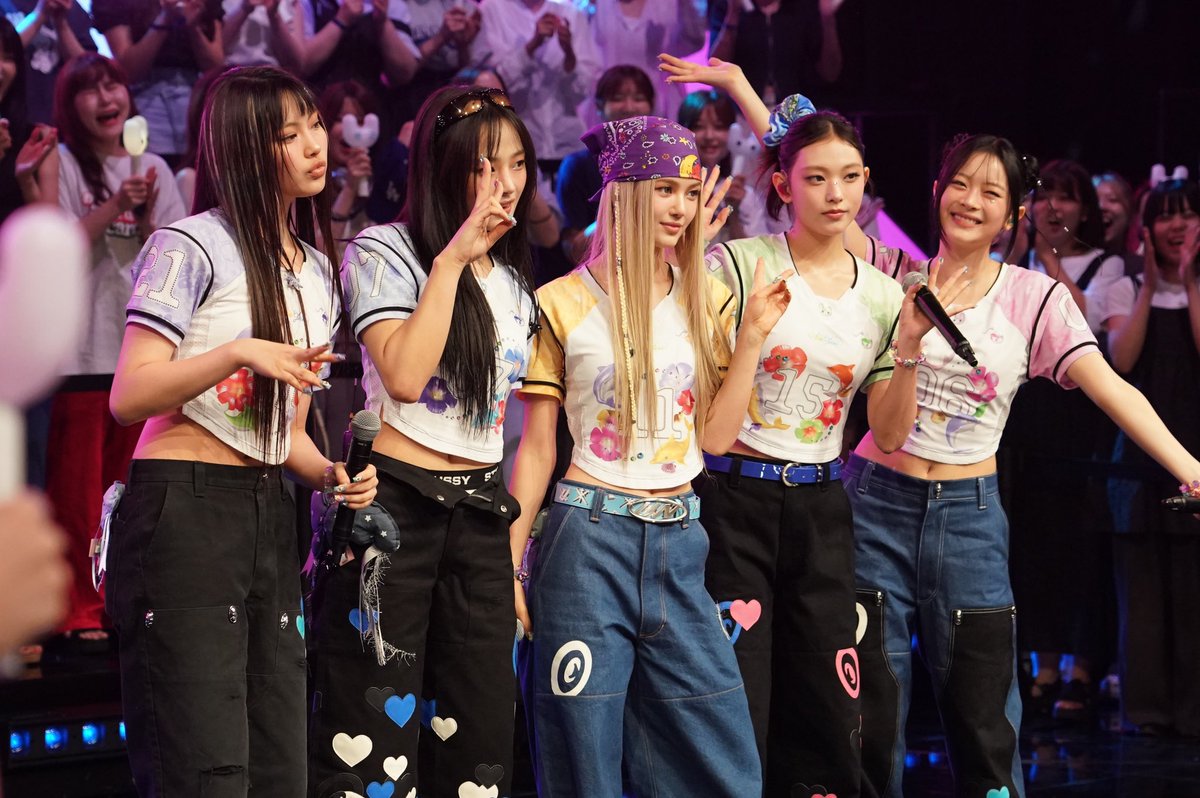 suzybwoo's tweet image. still very much obsessed with these outfits btw