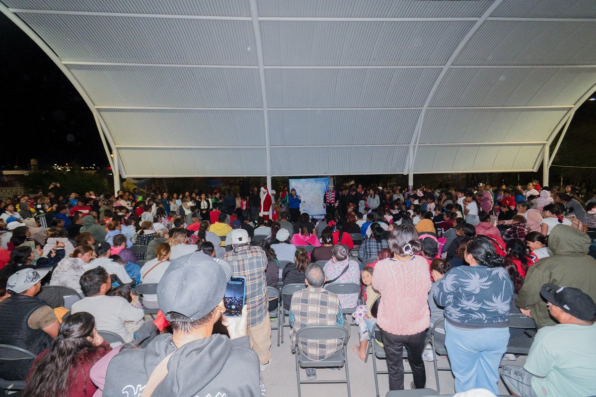 ¡Navidad en las colonias del oriente de Aguascalientes! 🎄✨🪅

#MuyBien #Ags #Navidad