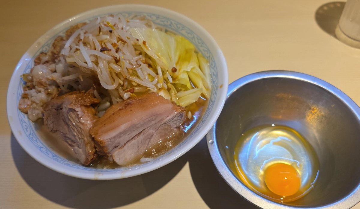 らーめん陸 尾山台店
ラーメン 全マシ 生卵

旨かったのでリピート
今日も旨かった