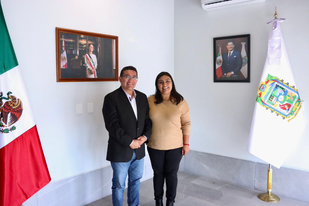 SoyPavelGaspar's tweet photo. Recibí en el @CongresoPue a la Presidenta Municipal de #TulcingoDeValle, Maru Meza, municipio de nuestro distrito en la Mixteca Poblana.
Dialogamos sobre los retos de la región y la importancia de atender a nuestras comunidades migrantes. Como diputado mixteco y migrante, seguiré trabajando para que su voz sea escuchada desde el Congreso.
#DiputadoMixteco #DiputadoDeTerritorio #PresidenteDeLaJUGOCOPO