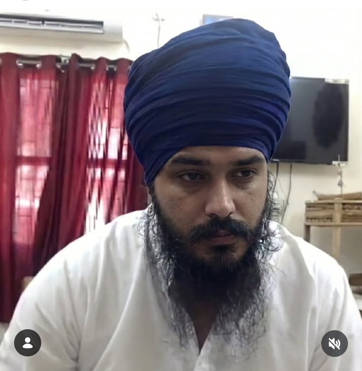 3 ਸਾਲ ਬਾਅਦ ਬਾਈ ਨੂੰ ਦੇਖਿਆ ਅੱਜ❤️❤️
ਮਹਾਰਾਜ ਅੰਗ ਸੰਗ ਸਹਾਈ ਹੋਣ ਤੇ ਜਲਦੀ ਸਿੰਘ ਬਾਹਰ ਆਵੇ🙏🙏
ਹਾਈ ਕੋਰਟ ਚ ਵੀਡੀਓ ਕਾਨਫਰੰਸ ਪੇਸ਼ੀ ਦੌਰਾਨ ਫੋਟੋ