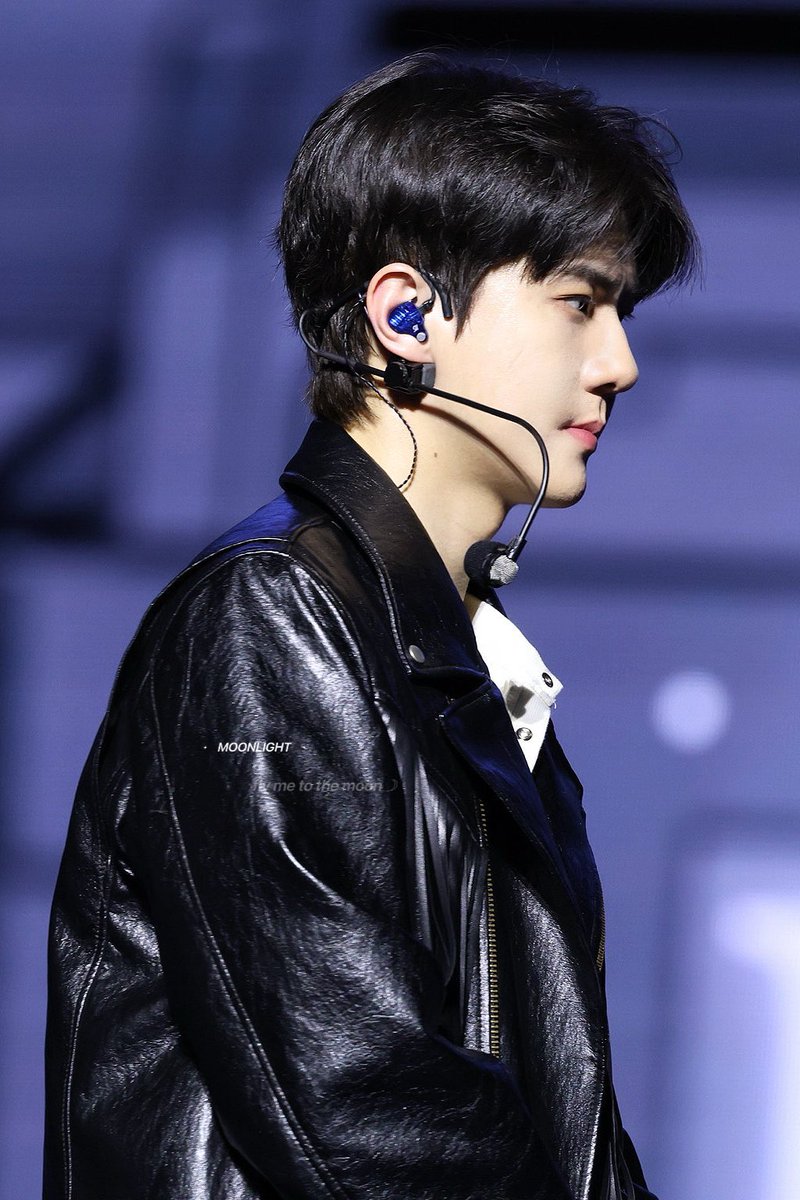 ยังใช้อินเอียร์ที่สลักคำว่า SC อยู่เลย ใช้นานมากตั้งแต่โปรโมทยูนิตsc