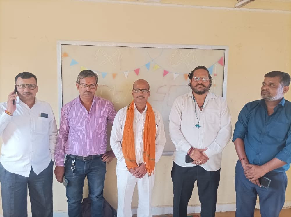 समाज तभी मज़बूत होता है जब सबसे आख़िरी पंक्ति में खड़े व्यक्ति की आवाज़ सुनी जाए।
चालक, श्रमिक, किसान—ये सिर्फ़ पेशे नहीं, बल्कि देश की रीढ़ हैं।
सम्मान, सुरक्षा और न्याय कोई एहसान नहीं, मौलिक अधिकार हैं।
अब समय है कि हम चुप न रहें,
सही के साथ खड़ा हो। जय माँ भारती जय सारथी।