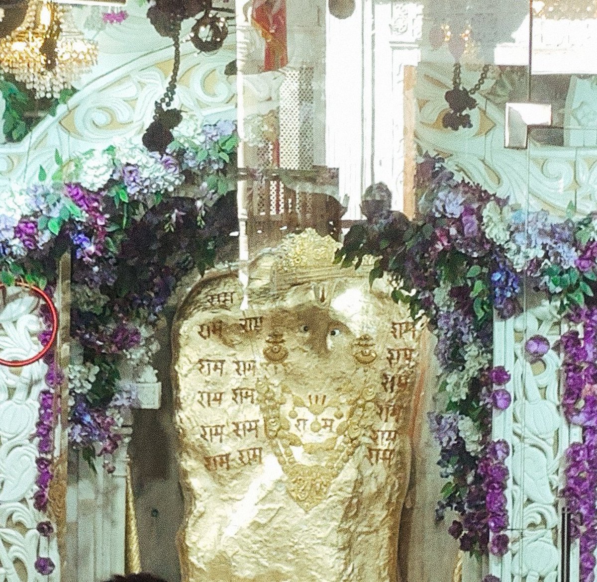 TrDeepakgoswami's tweet photo. महावीर विक्रम बजरंगी।
कुमति निवारि सुमति के संगी।।
@mehandipur_dham 
@ahmakladki @jay_depan https://t.co/9ZuA9S4RwK